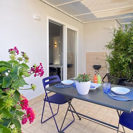 Terrazza Manuela Apartments Quartieri Spagnoli Наполи Екстериор снимка
