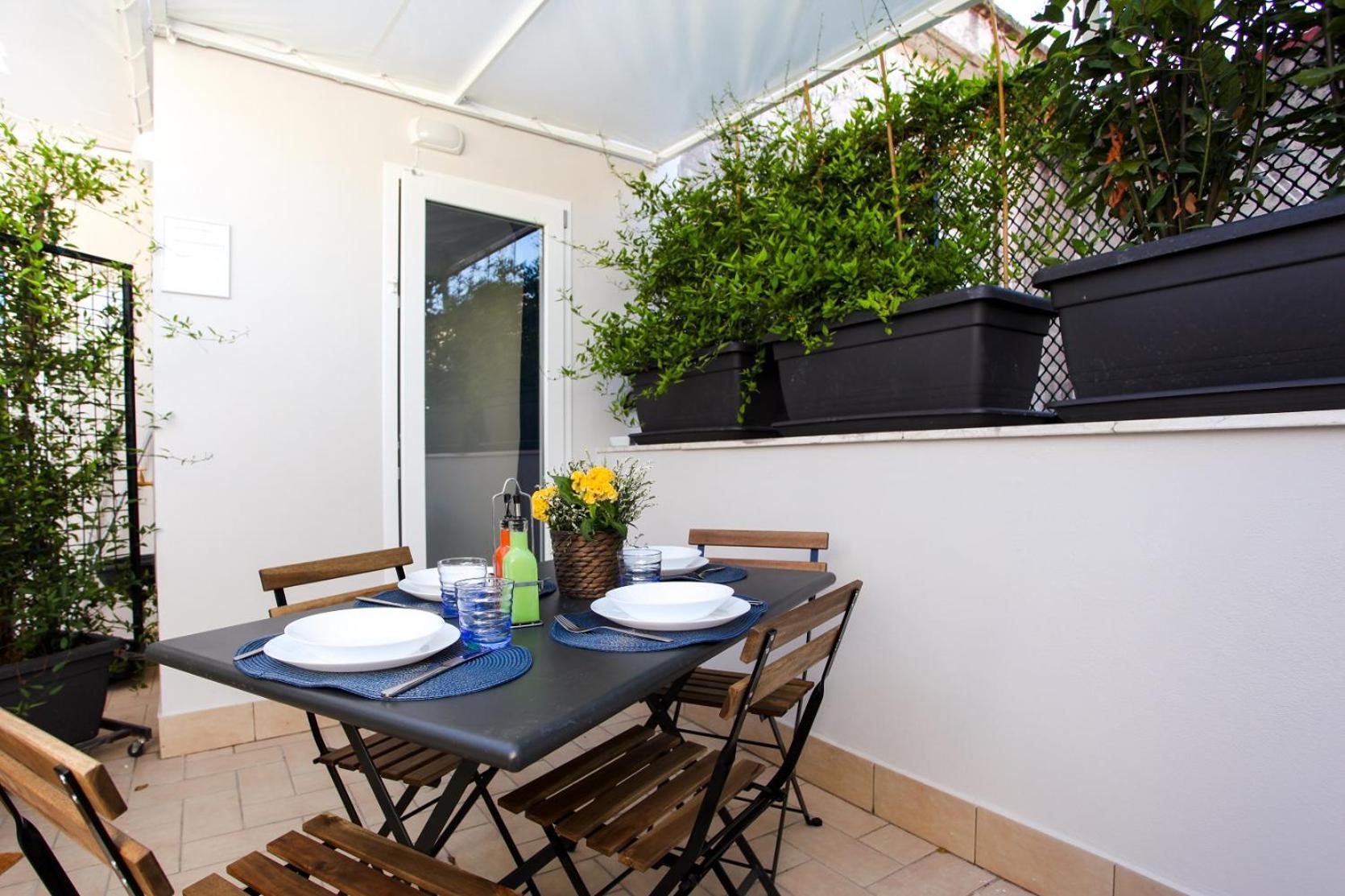 Terrazza Manuela Apartments Quartieri Spagnoli Наполи Екстериор снимка