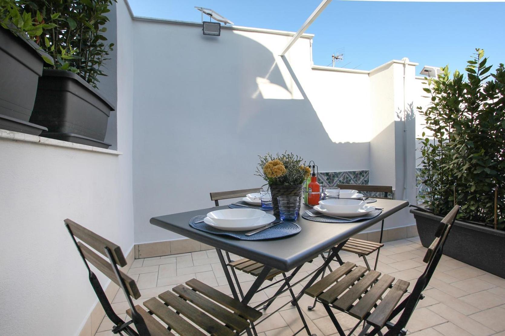 Terrazza Manuela Apartments Quartieri Spagnoli Наполи Екстериор снимка